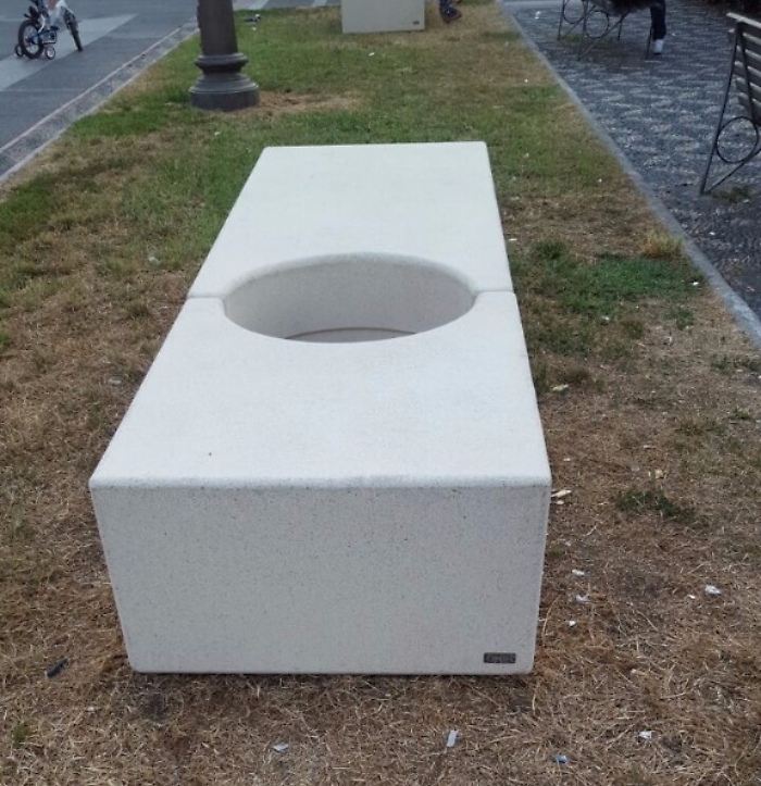 Catania, altri "parallelepipidi" in piazza Svevia e nessuna fontanella