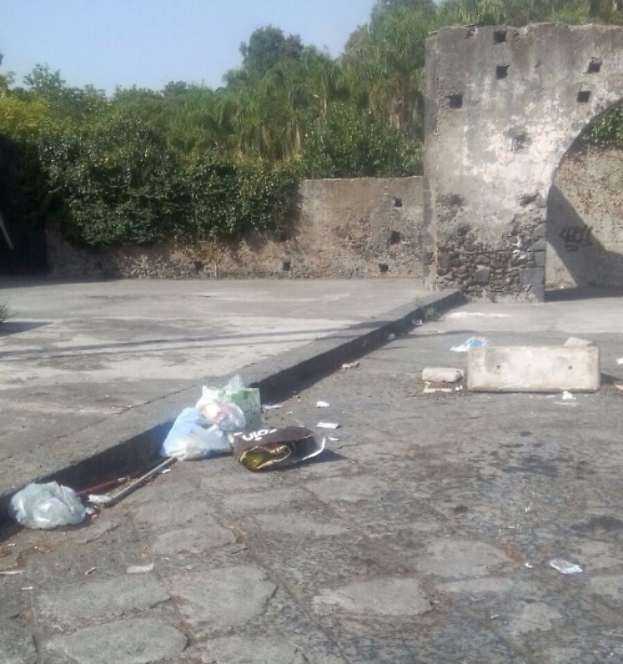 Rifiuti "incivili" a Mangano 