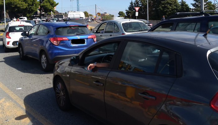 Enna Bassa, dove il traffico si ferma: anatomia di un ingorgo annunciato