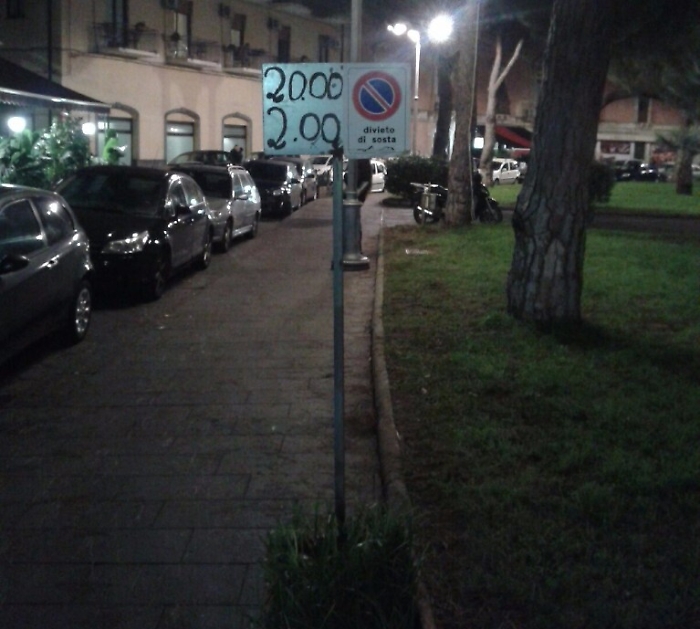 Catania, divieto di sosta notturna "fai da te" in piazza Federico di Svevia
