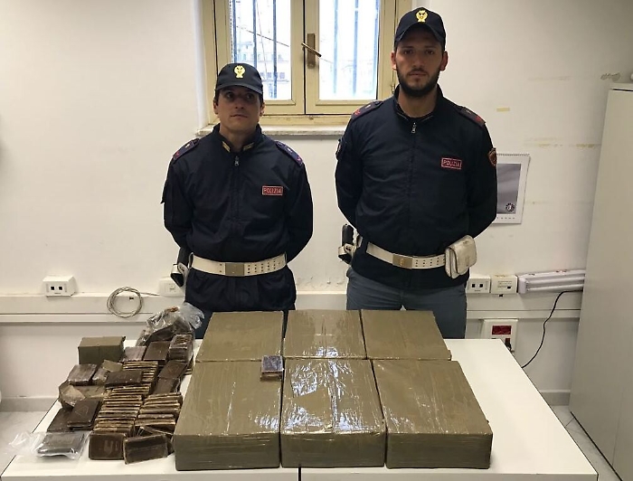 Palermo, bloccati con settanta chili di hashish: quattro arresti