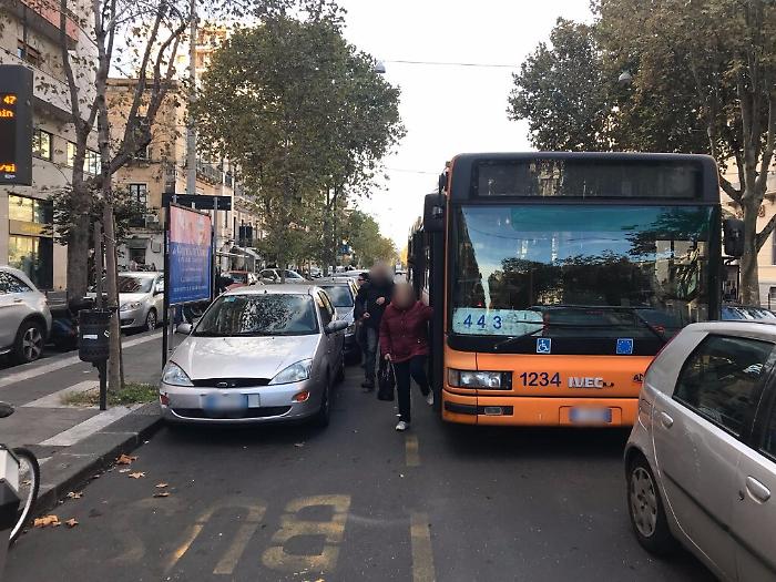Catania, la segnaletica completamente ignorata dagli automobilisti