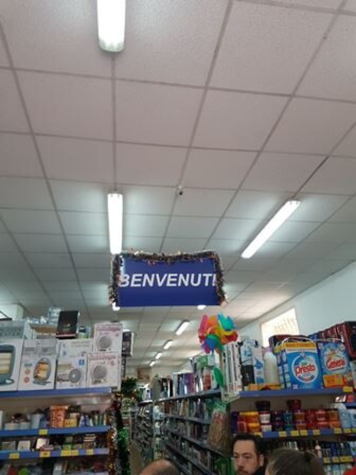 Catania, laureata ma in stato di bisogno e lavorava a 2 euro l'ora in un negozio cinese