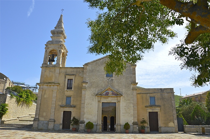 Gangi, il &ldquo;restauro&rdquo; abusivo della chiesa di S. Spirito: denunciato il parroco