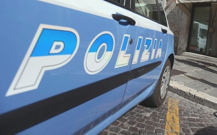 Minaccia minorenne con coltello, eritreo arrestato a Catania