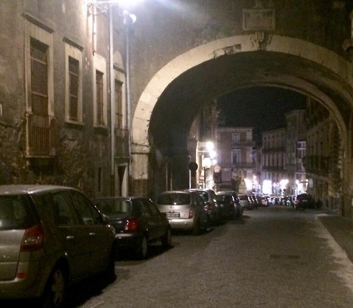 Il patrimonio Unesco di via Crociferi ridotto a parcheggio