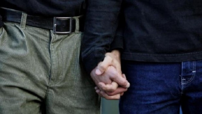 Tribunale riconosce la doppia paternit&agrave; a una coppia gay