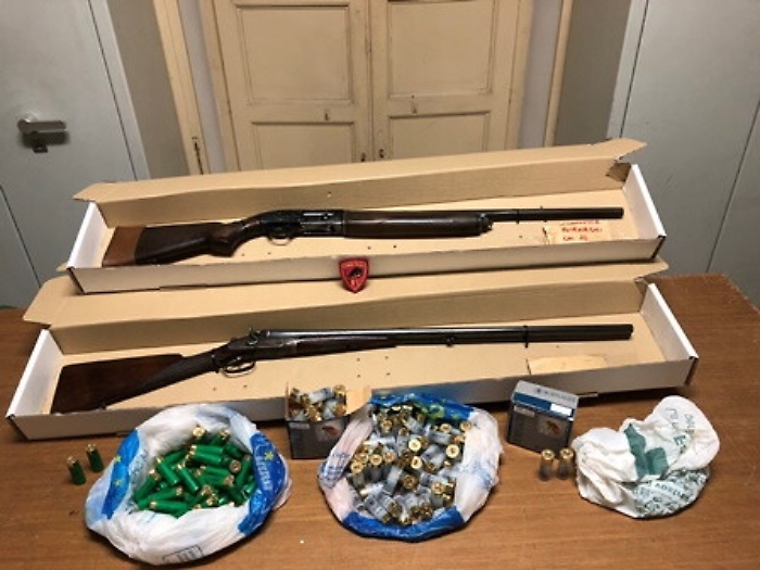 Catania, fucili e munizioni scoperti nel vano ascensore di un palazzo