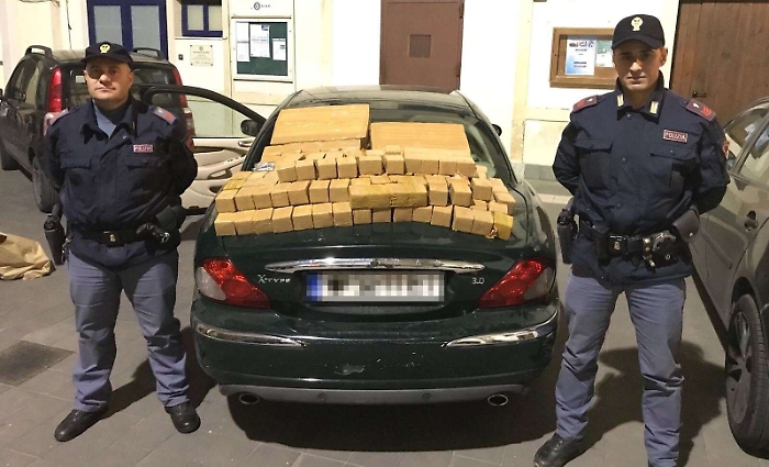 Bagheria, un quintale di hashish sulla Jaguar: arrestati tre napoletani