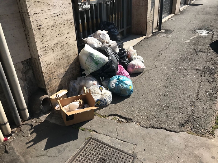 Sono a favore della differenziata, ma non &egrave; giusto vedere le strade invase dai rifiuti 