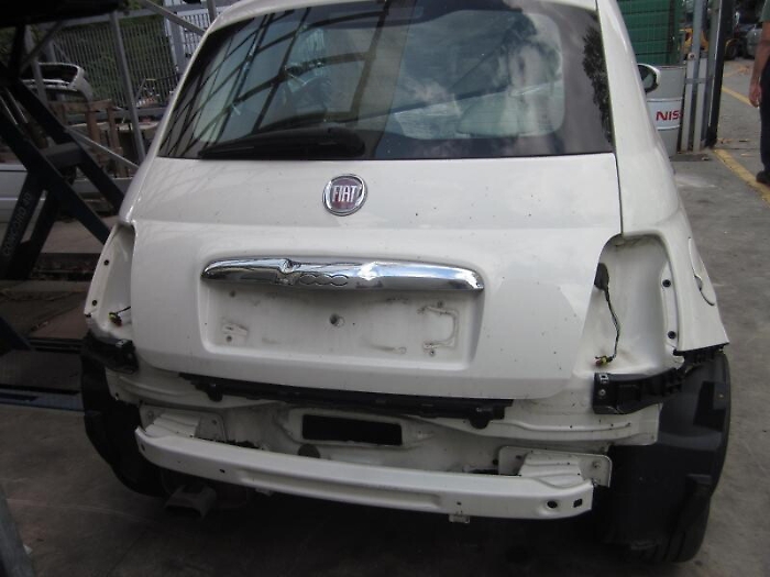 Rubavano le 500 a Siracusa, le smontavano e rivendevano i pezzi a Catania