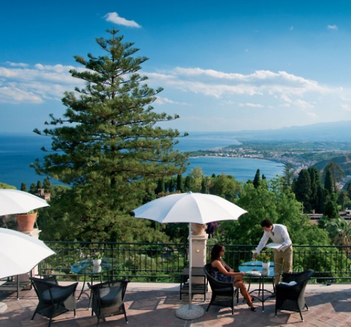 Taormina incanta i reali del Qatar, l'emiro vuole comprare due hotel