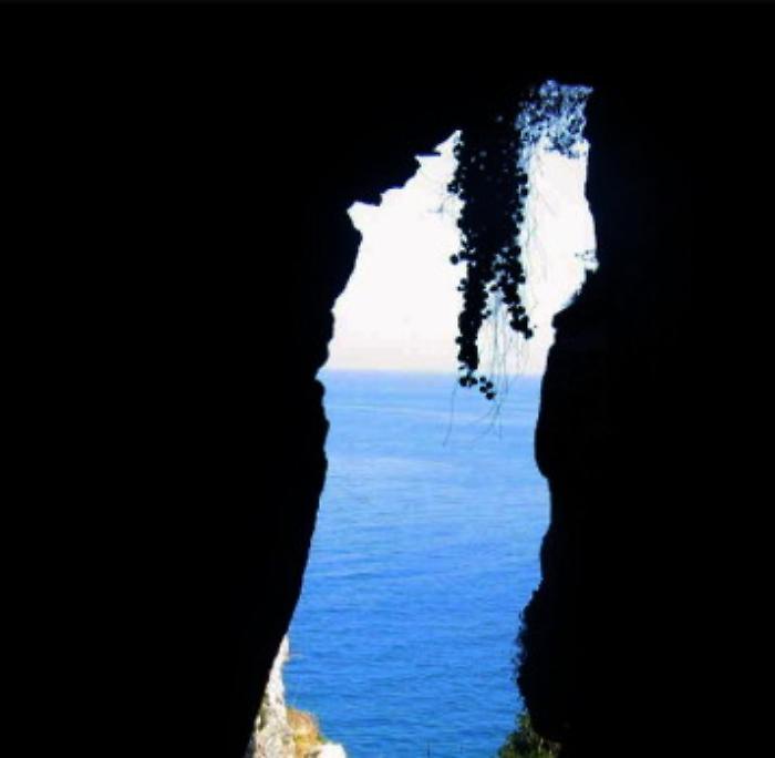 A Tindari rivive il mito di Donnavilla, la Circe siciliana e la leggenda della grotta