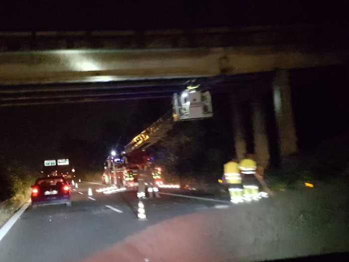 Cade intonaco da viadotto di A18: giunge allarme, scattano verifiche