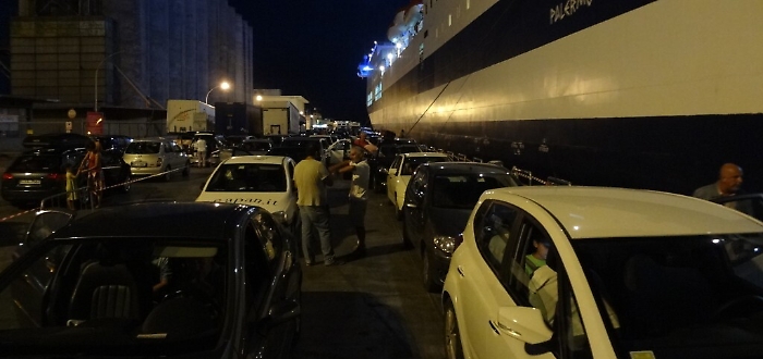 Allarme bomba al porto di PalermoPassante segnala trolley sospetto