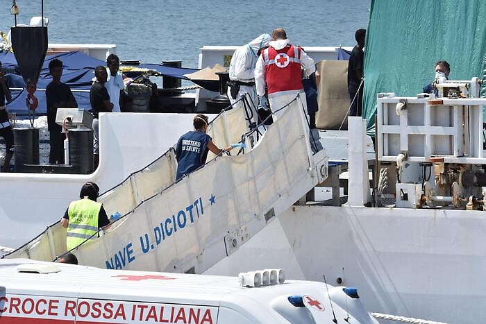 Sospetto tubercolosi a bordo della Diciotti e per 16 si rende necessario lo sbarco