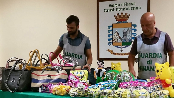 Dalle borse ai giochi per i bambini, Catania "market" del contraffatto