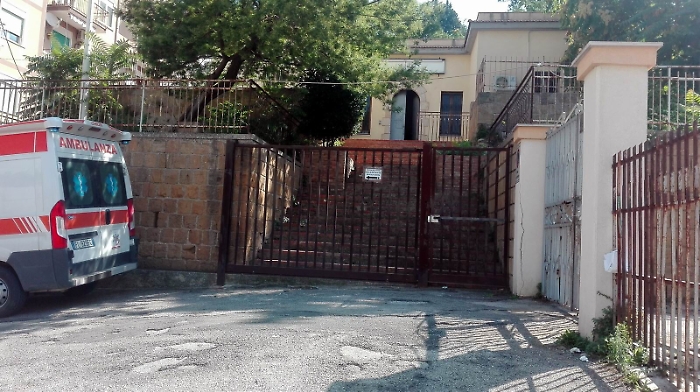 &laquo;Alla guardia medica finiti i cerotti,mi hanno medicato con lo scotch&raquo;