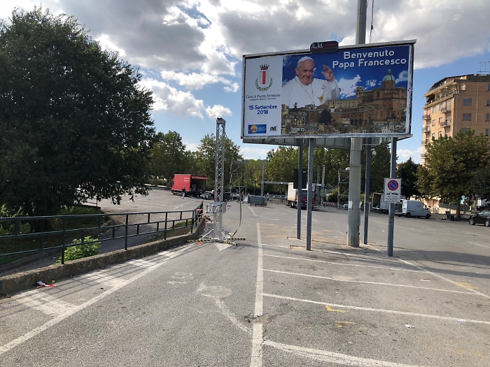 Il Papa in una Piazza Armerina incredula: &laquo;Ma chi ce lo doveva dire che veniva qui?&raquo;