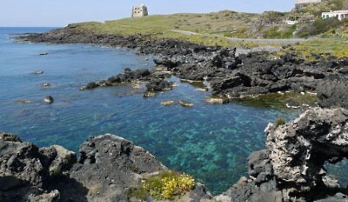 Ustica, barca a vela in fondo al mare: trovati documenti ma non i proprietari
