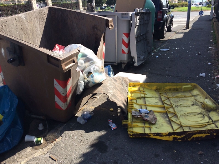 Catania, via del Rotolo: "Questa via &egrave; abbandonata"