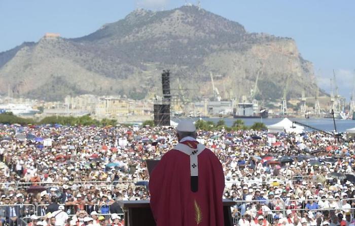 La scomunica del Papa: &laquo;Non si pu&ograve; credere in Dio ed essere mafiosi...&raquo;