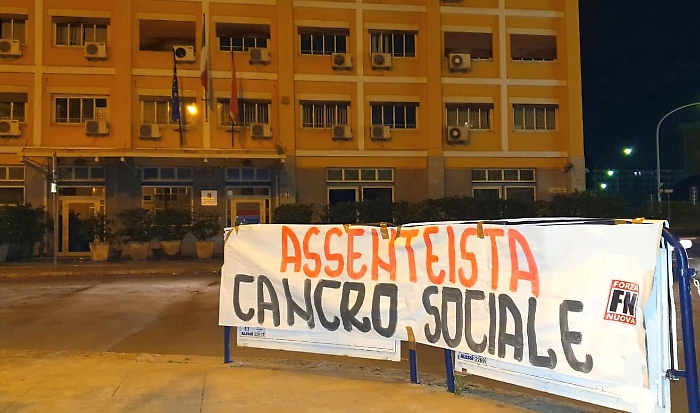 Palermo, striscione di Forza Nuova contro gli assenteisti della Regione