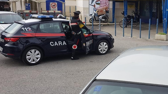 Da Catania a Messina, una famigliain trasferta per rubare cibo e dolci