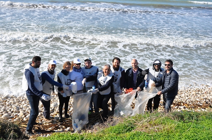 Il Wwf ripulisce le spiagge dei comuni di Sciacca e Menfi
