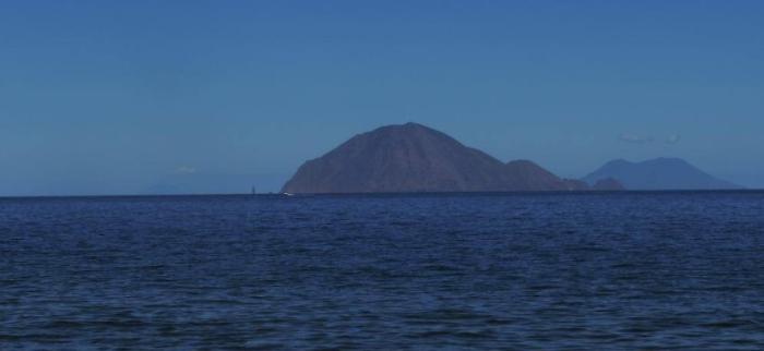 Frana ad Alicudi: sei famiglie restano isolate