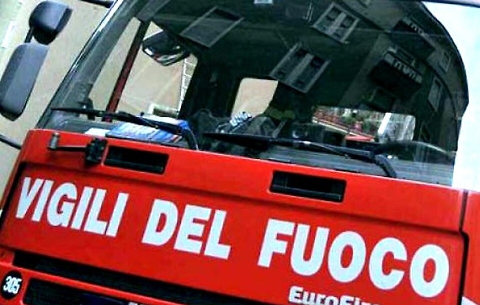 Bagheria, fiamme in negozio di tendaggi: probabile il dolo