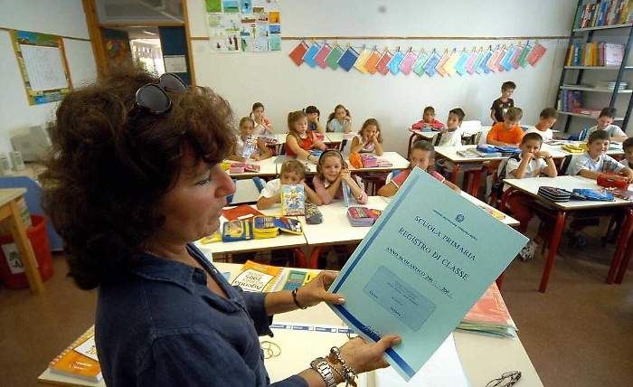 Torna l'educazione civica a scuola e spariscono le note alle Elementari