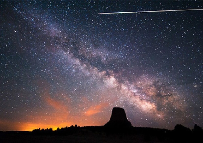 Spettacolo nel cielo per le stelle cadenti di primavera: ecco quando