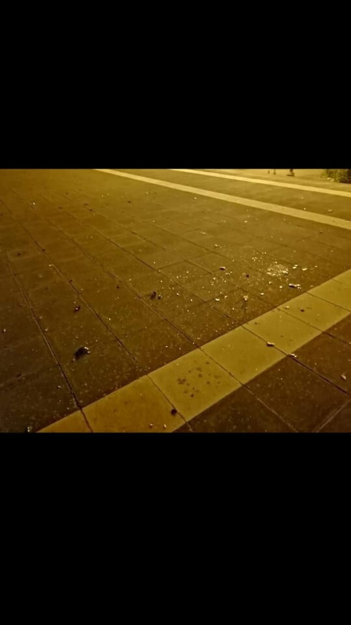 Catania: vetri per terra in piazzetta a Trecastagni