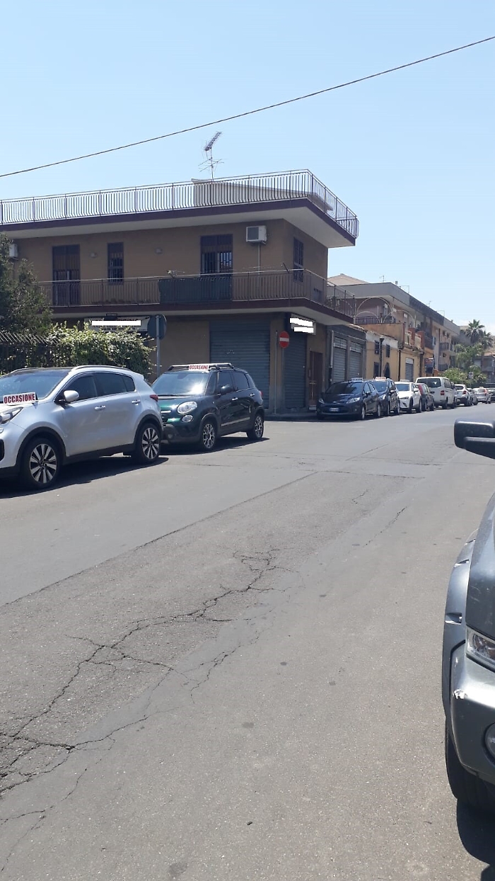 Catania: molte strade della citt&agrave; sono occupate da vetture a scopo commerciale