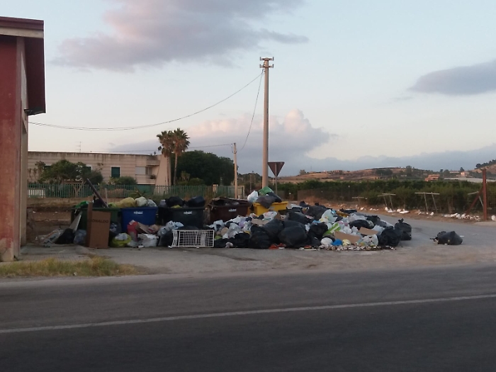 Rifiuti: gli abitanti di Ciavolotta-Gibisa sul piede di guerra