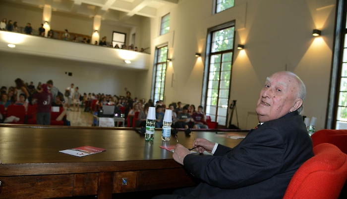 Andrea Camilleri e l'incredibile &ldquo;affetto trasversale&rdquo; per lo scrittore siciliano: &ldquo;&Egrave; uno di noi&rdquo;