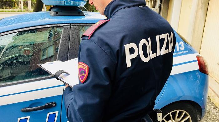 Violenza sessuale di gruppo ad Adrano: in tre bloccano coppia di fidanzatini