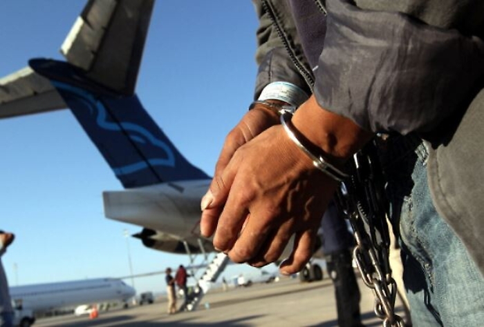 Espulsi dall'Italia e rientrati a Lampedusa con i barchini: arrestati