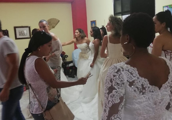 Tutto pronto per la sfilata multietnica "Il mondo a colori"