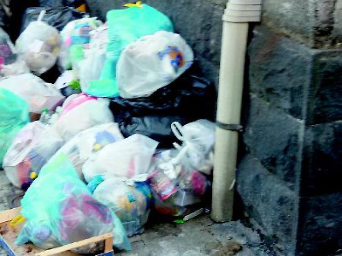 Rifiuti, &egrave; emergenza frazione umida in 28 Comuni del Catanese