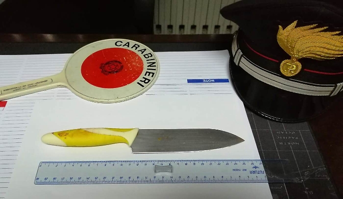 Palagonia, coltellate all'uomo che difende la madre