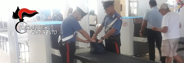  &rdquo;Operazione souvenir&rdquo;: turista bloccata all&rsquo;aeroporto