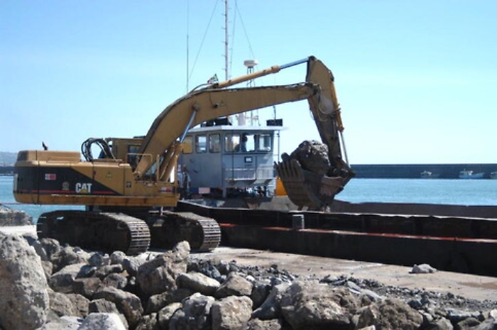 Operai senza protezione nei cantieri del porto di Catania: denunce