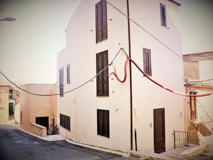 Comitini: il sindaco dichiara guerra a chi occupa abusivamente le case dello Iacp