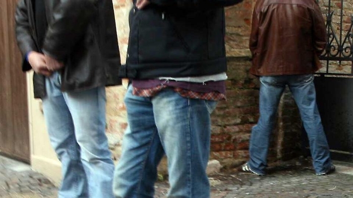 Lentini, fanno la pip&igrave; dopo la rapina: tre banditi incastrati dall'urina