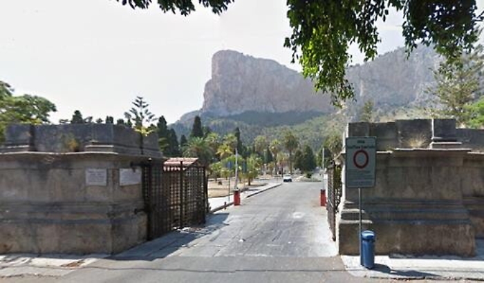 Palermo, muore al cimitero durante visita ai cari defunti