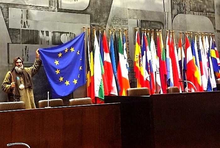 Il lungo cammino di fratel Biagio: 1500 km a piedi per arrivare a Bruxelles 