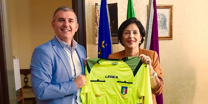 Una divisa dell'Aia al questore di Agrigento Rosa Maria Iraci