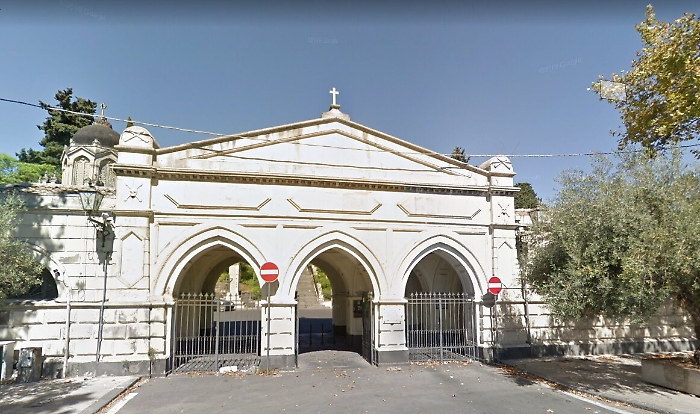Catania, ruba attrezzi edili all'interno del cimitero: denunciato